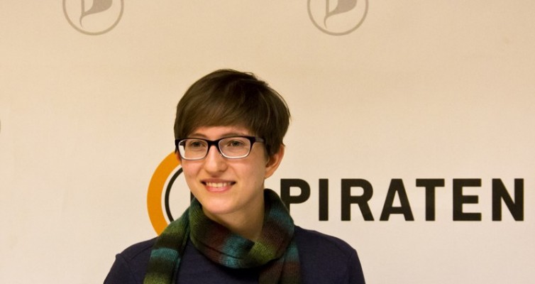 JULIA-REDA-PIRATENSPITZENKANDIDATIN-EUROPAPARLAMENT-FOTO-KOMPASS-be-him-CC-BY-NC-ND-IMG_3462-BLOG